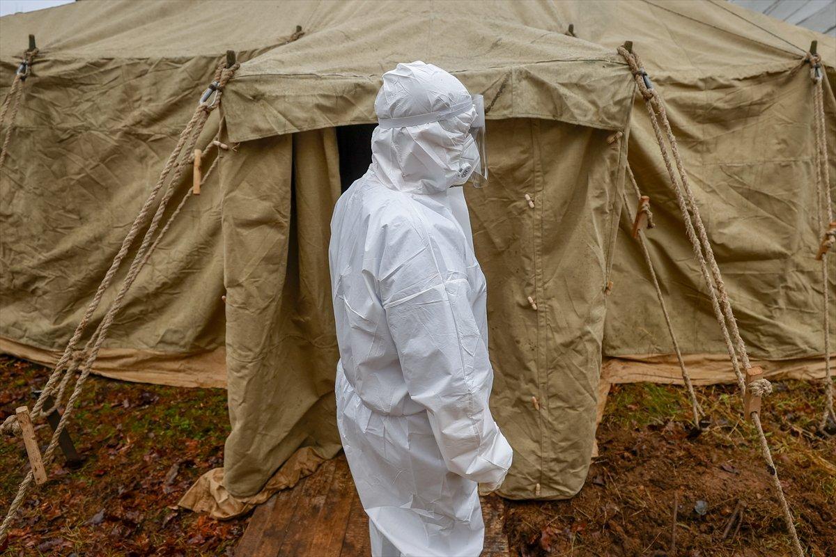 Belarus-Polonya sınırında göçmenler, haftalar sonra banyo imkanı buldu