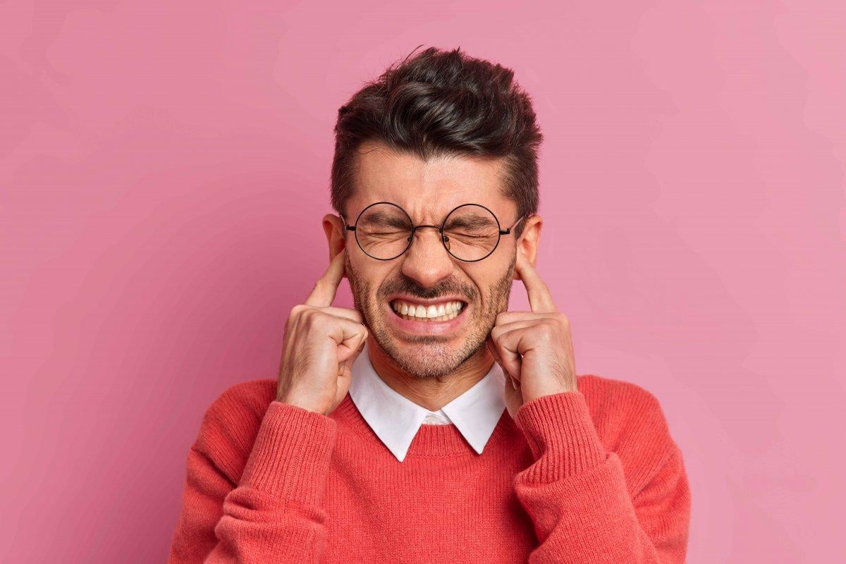 Kulak çınlamasının 10 nedeni ve önlemek için ipuçları