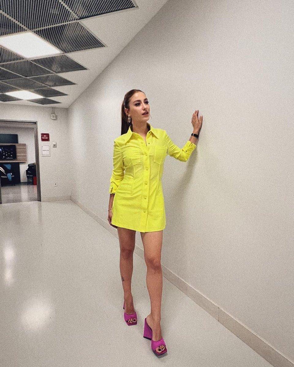 Hazal Kaya'dan ilginç itiraf! İlk kelimesi bakın hangi siyasetçiymiş...