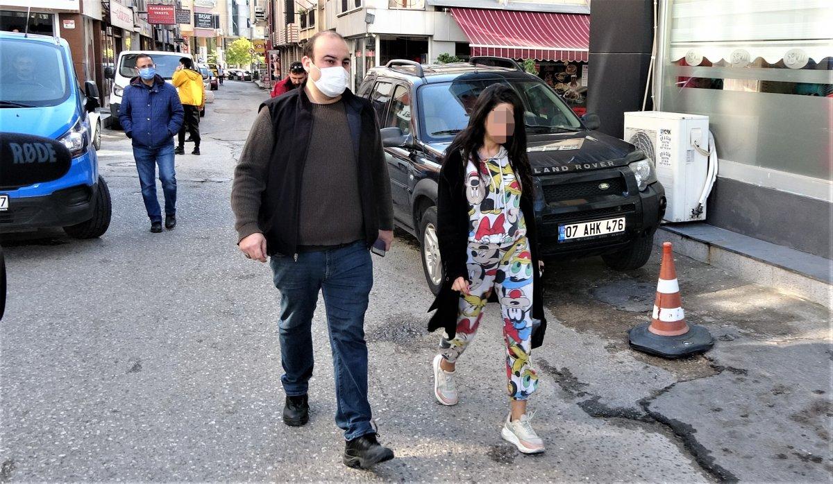 Antalya’da cama çıkan eski hostes, polise zor anlar yaşattı