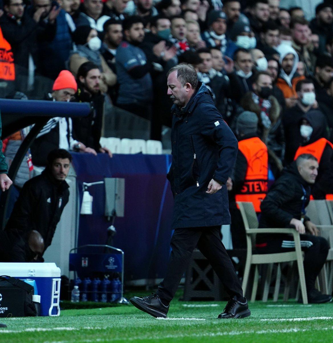 Beşiktaşlı taraftarlardan Sergen Yalçın’a destek