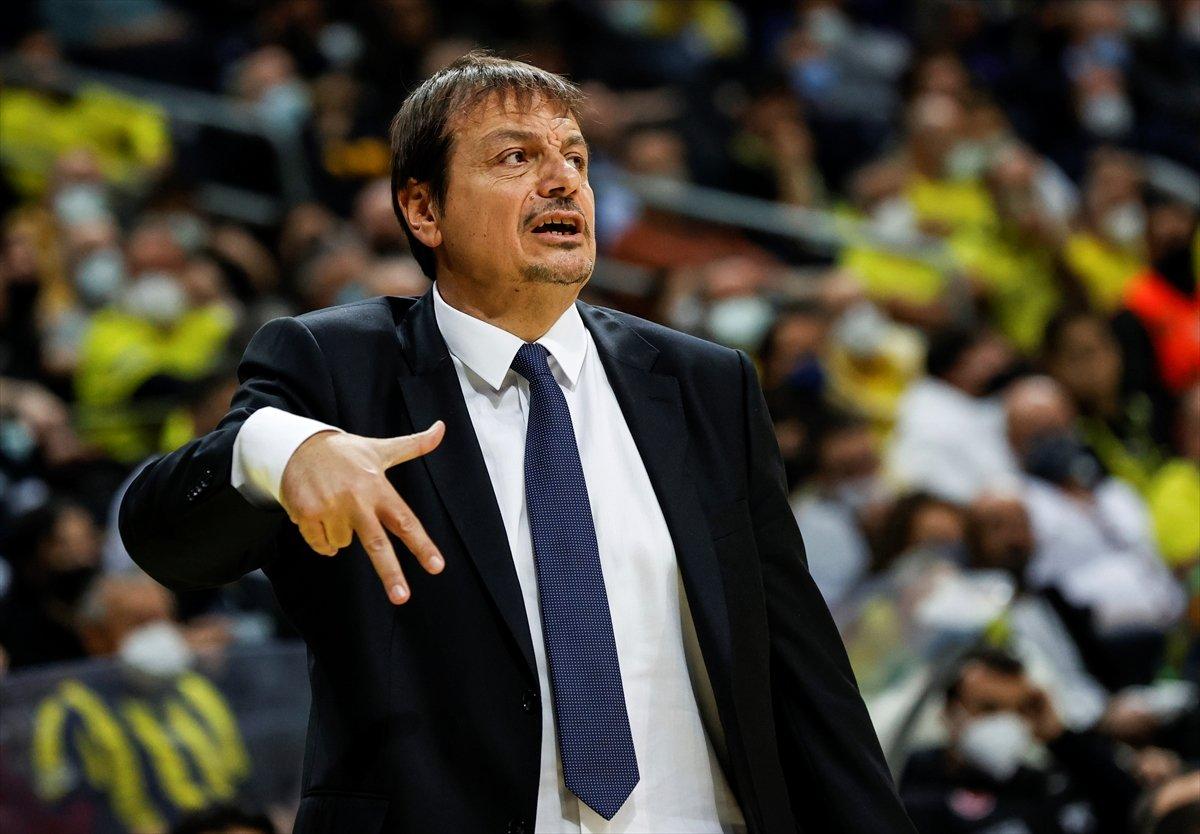 Anadolu Efes EuroLeague'de Fenerbahçe'yi yendi