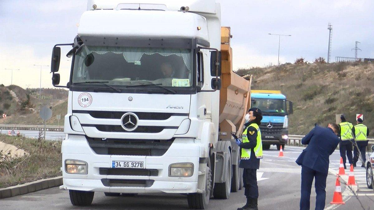 Arnavutköy’de, hafriyat kamyonlarına denetim