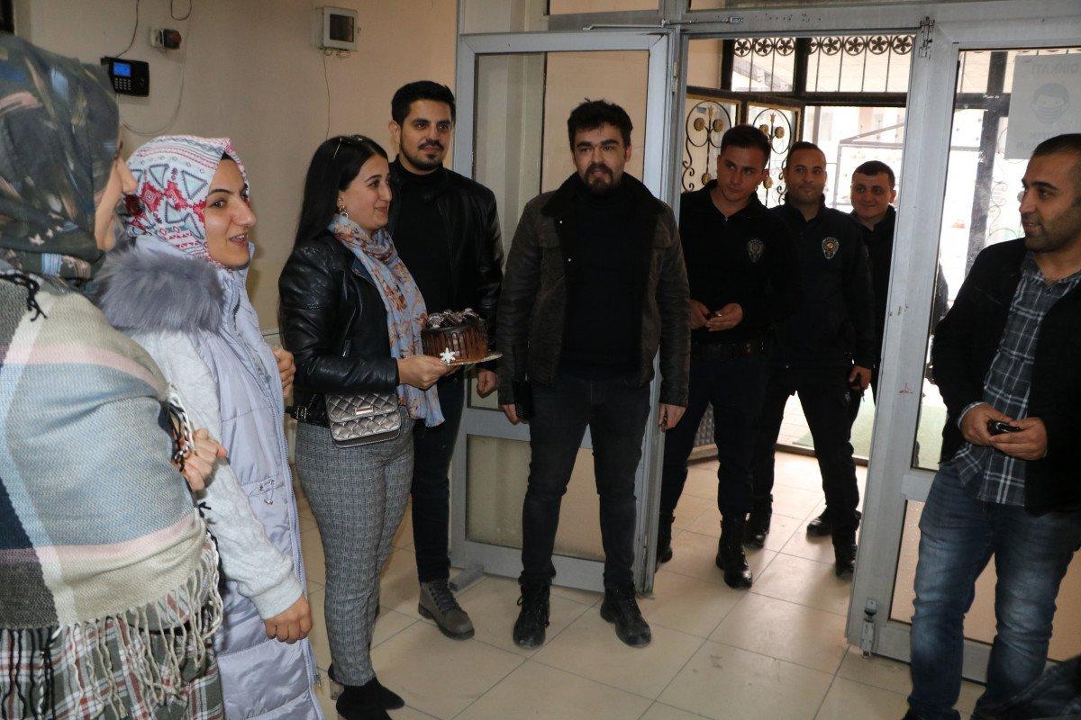 Hakkari'de kadına şiddet ihbarına giden polislere pastalı sürpriz