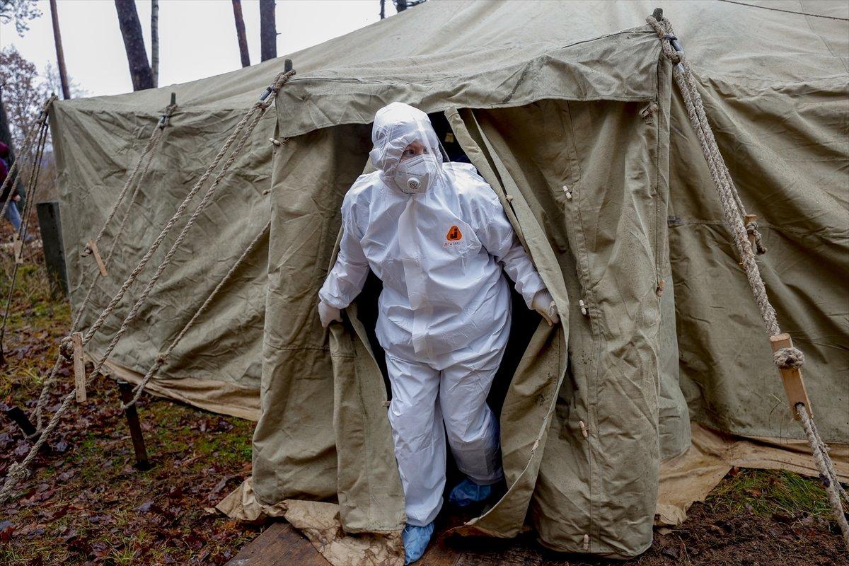 Belarus-Polonya sınırında göçmenler, haftalar sonra banyo imkanı buldu