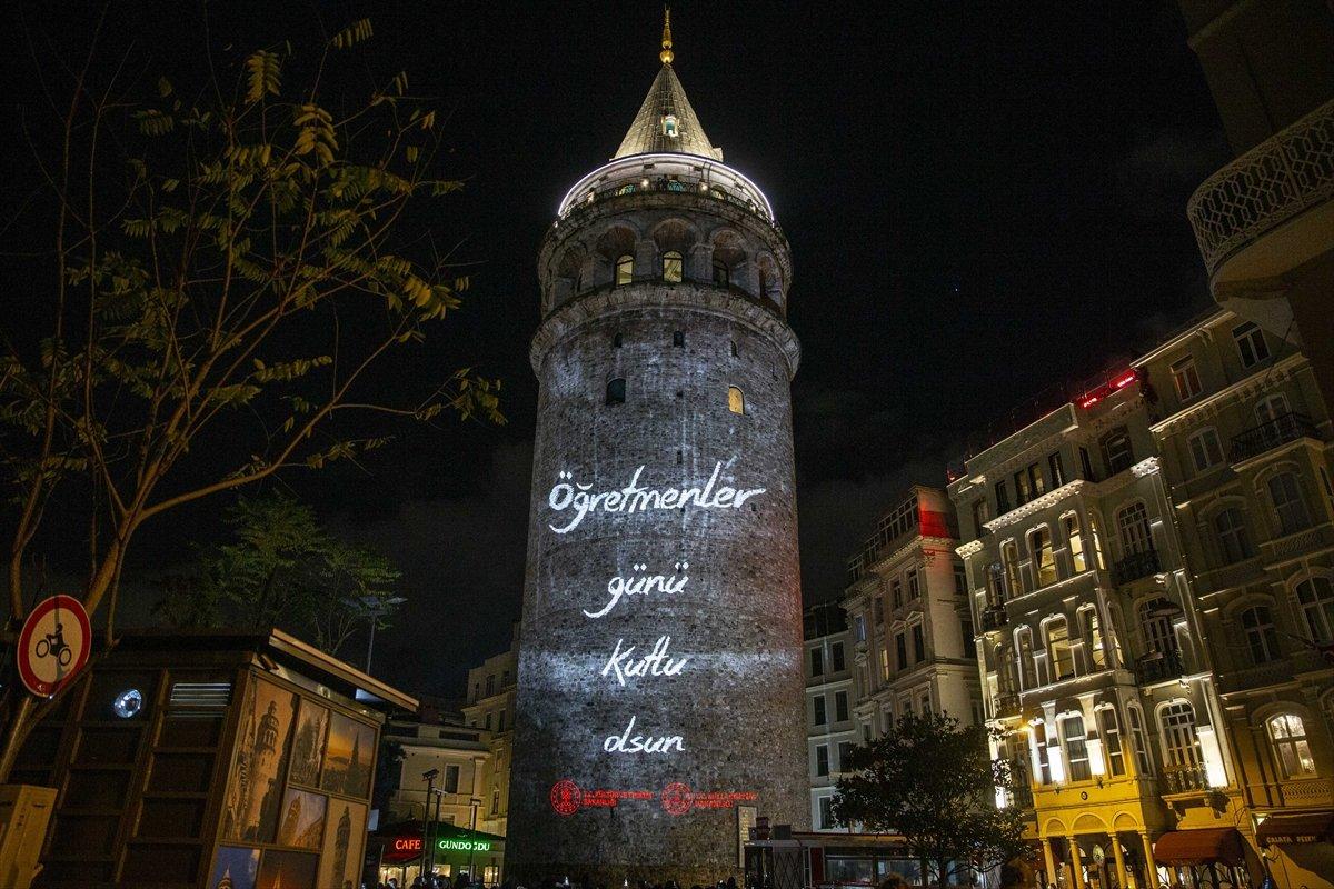 Şehit öğretmenler Galata Kulesi'nde fotoğraflarıyla anıldı