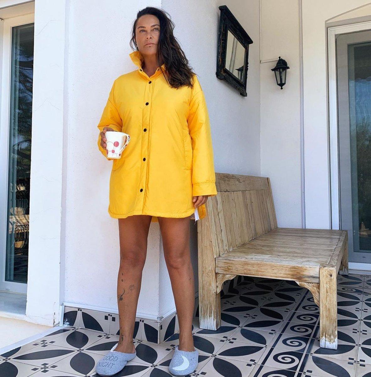 Hülya Avşar, çamura saplanan çifti kurtardı