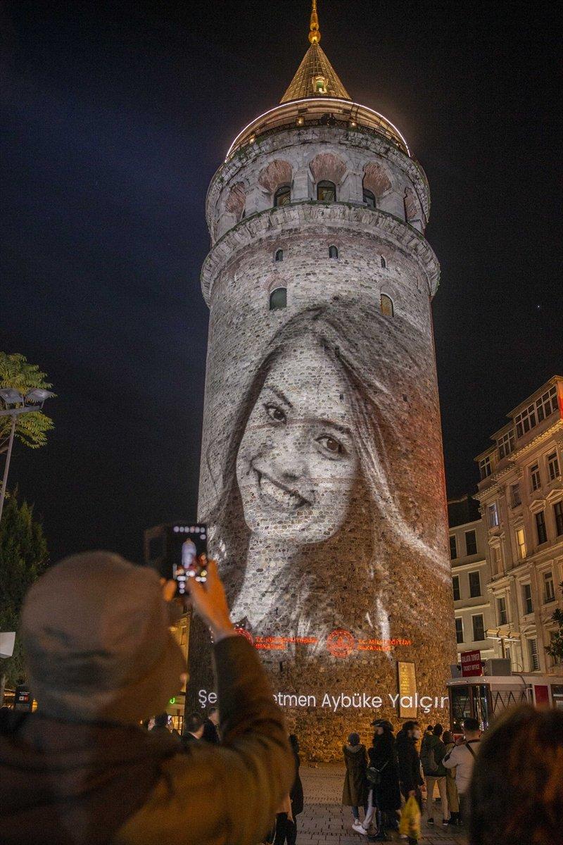 Şehit öğretmenler Galata Kulesi'nde fotoğraflarıyla anıldı