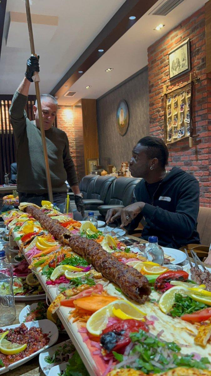 Balotelli'nin kebap keyfi