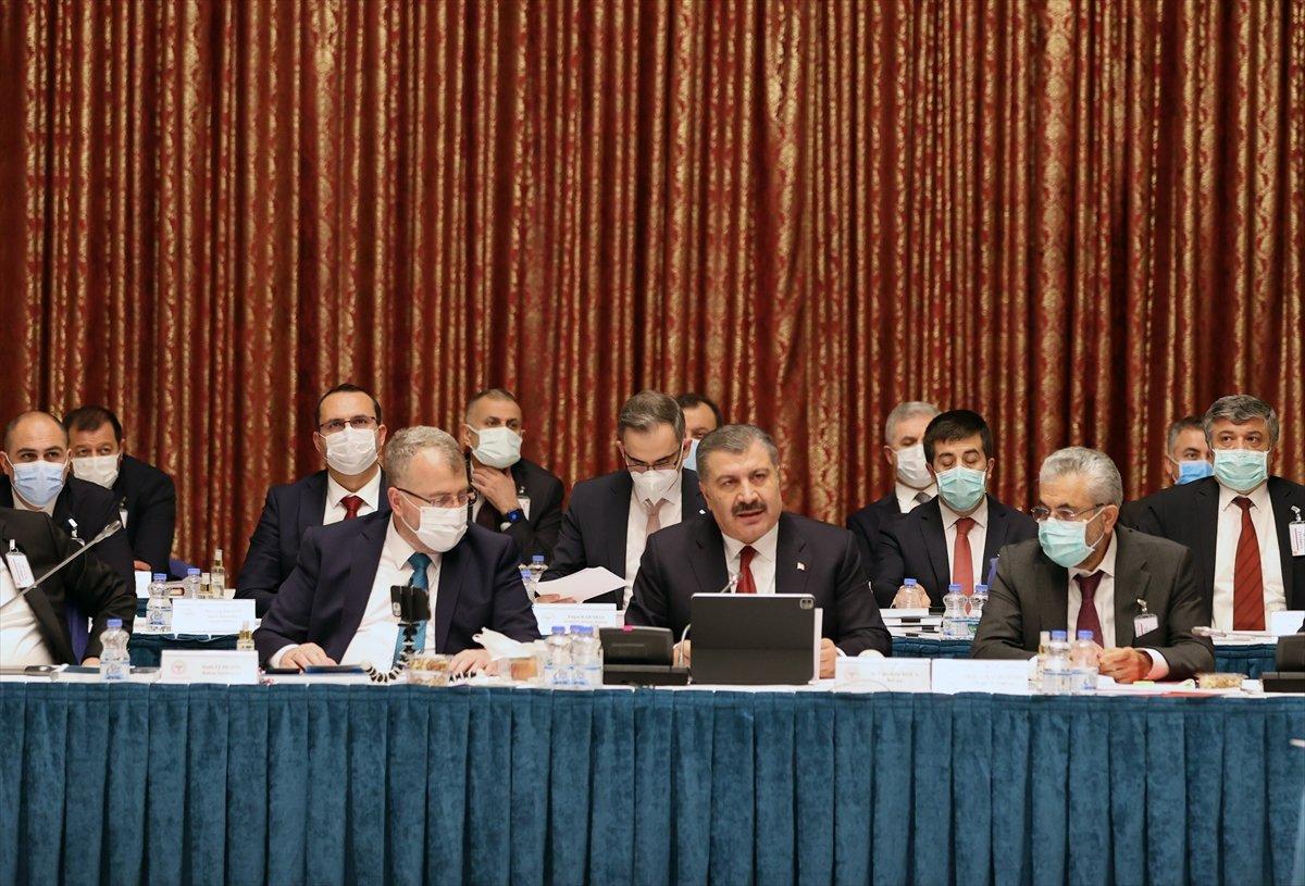 Sağlık Bakanı Koca'dan 40 bin sağlık personeli alımına dair ayrıntılar