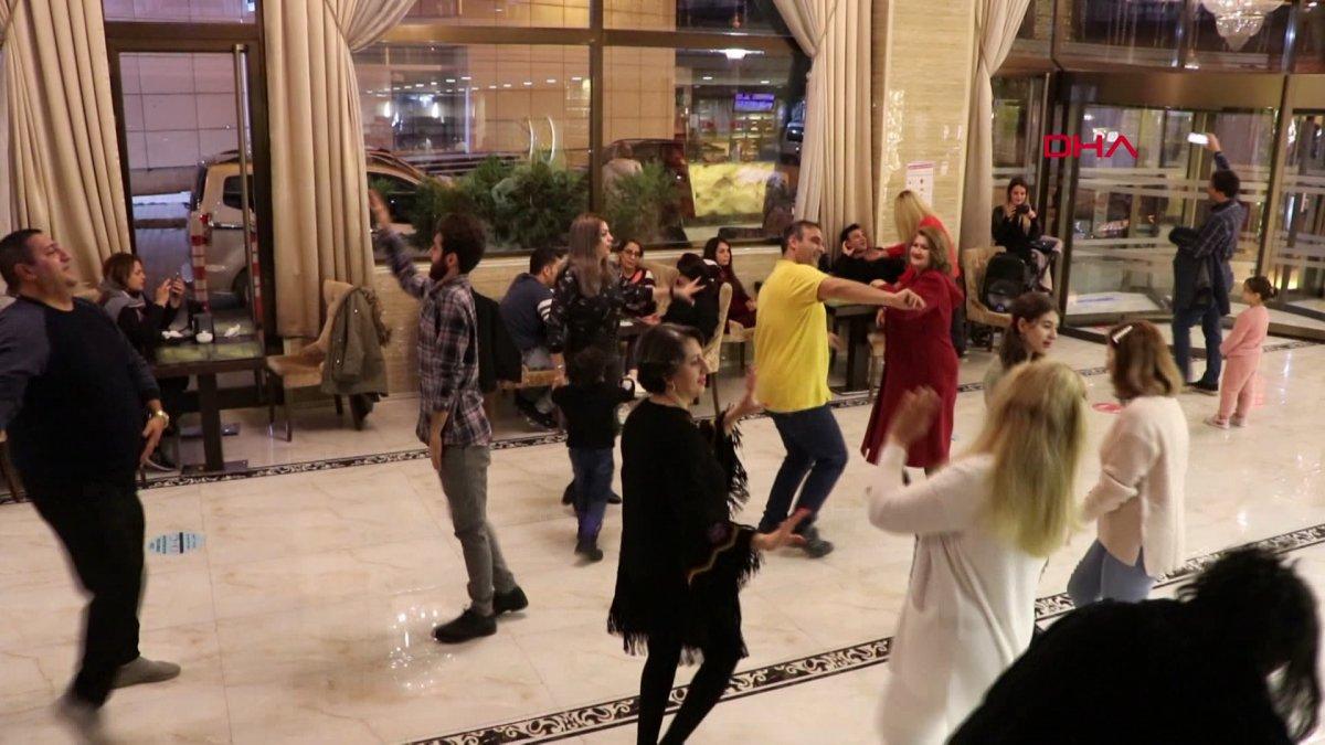 Alışveriş için Van'a gelen İranlıların gece eğlencesi