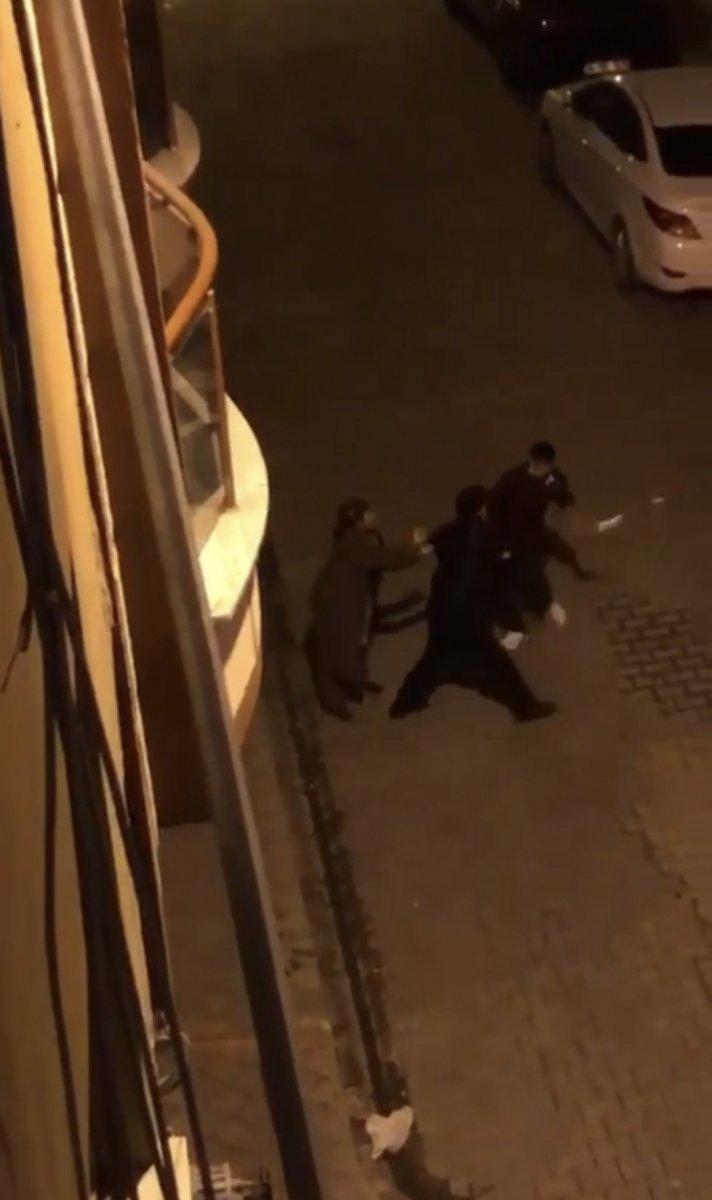 Sultangazi’de, babasını bıçaklayıp kaçtı