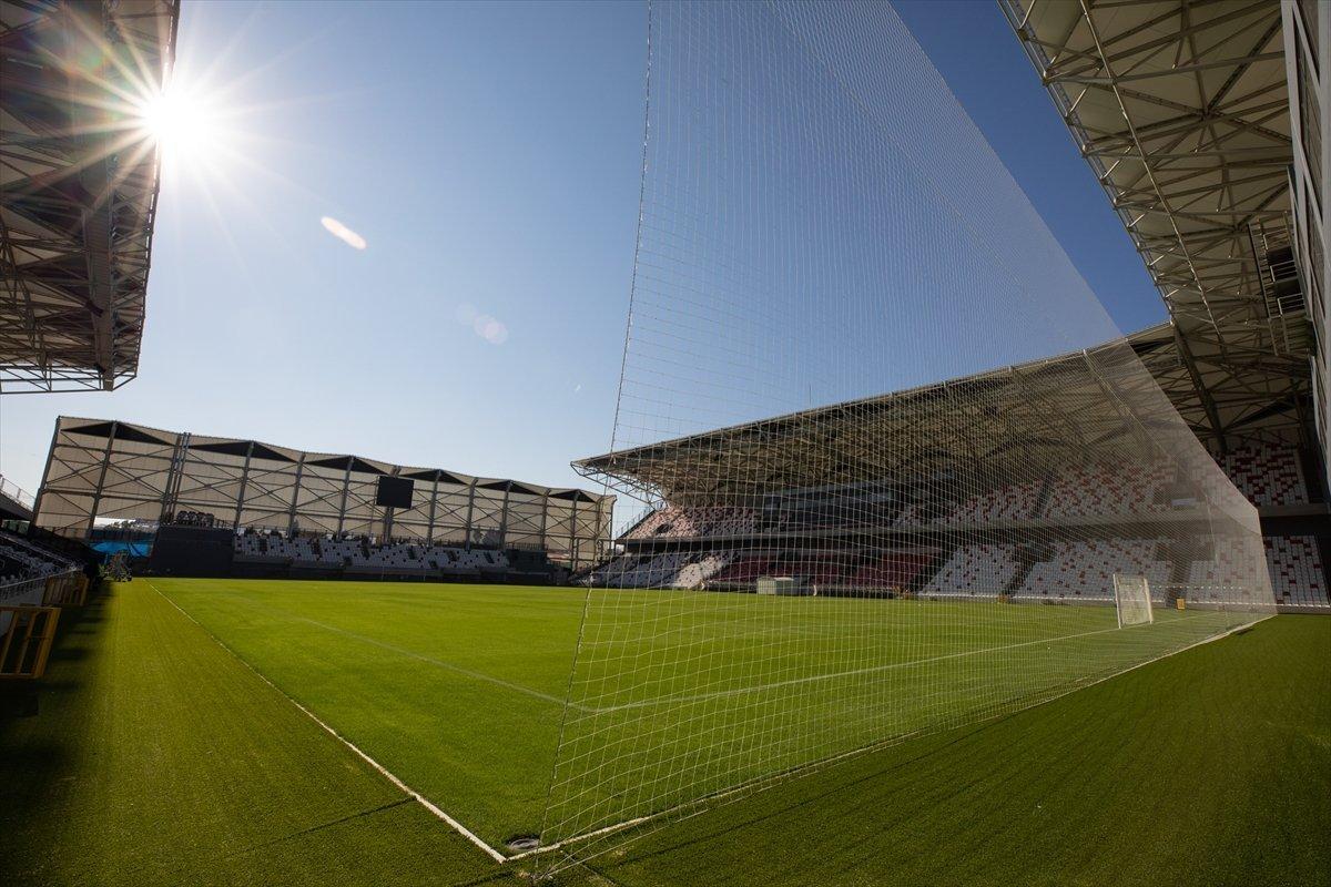 Altay'ın stadının adı 'Alsancak Mustafa Denizli Stadı' oldu