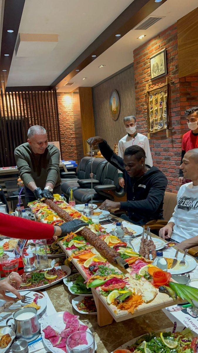 Balotelli'nin kebap keyfi