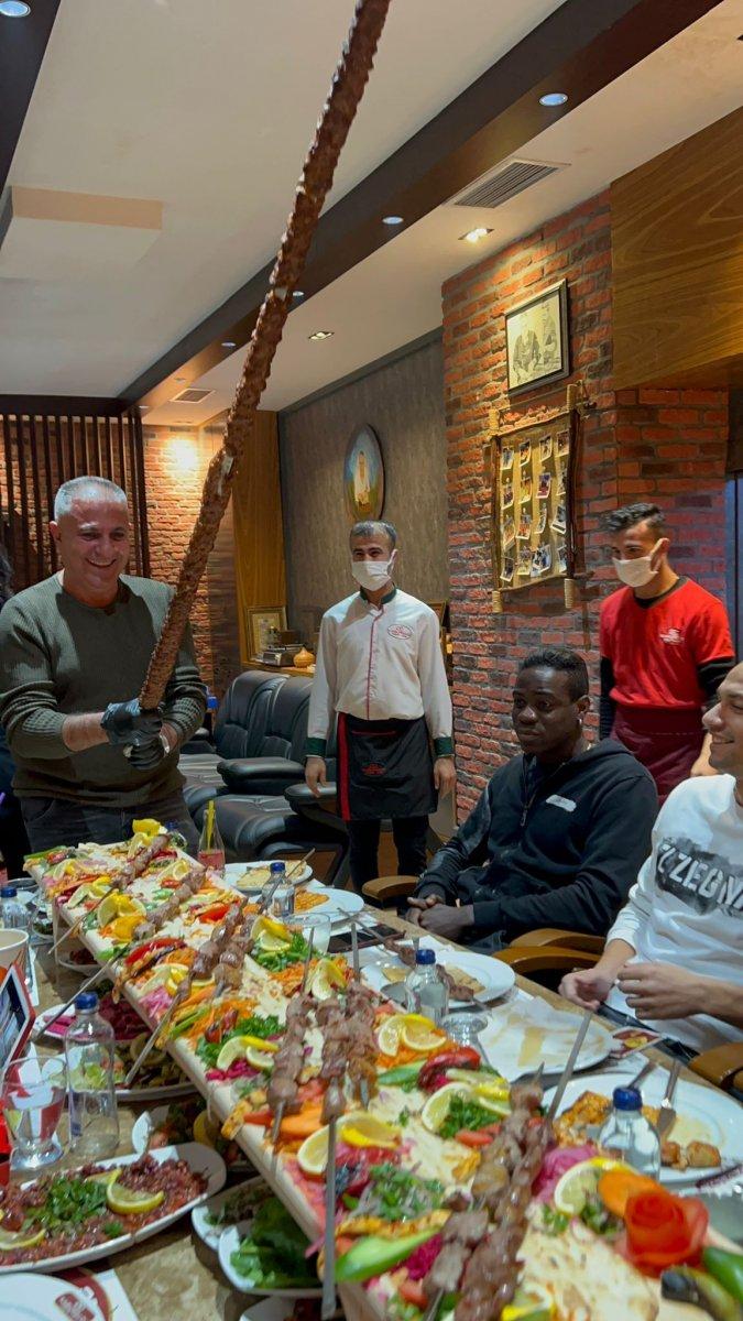 Balotelli'nin kebap keyfi