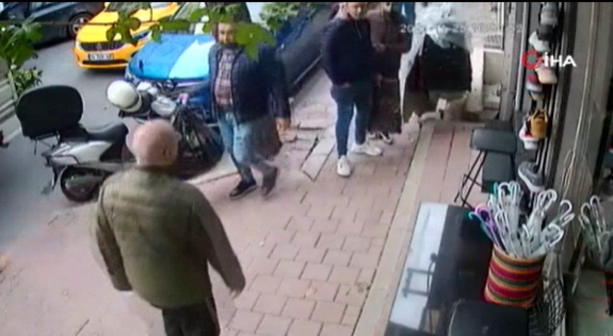 Fatih'te kıyafet çalan hırsızlar kamerada