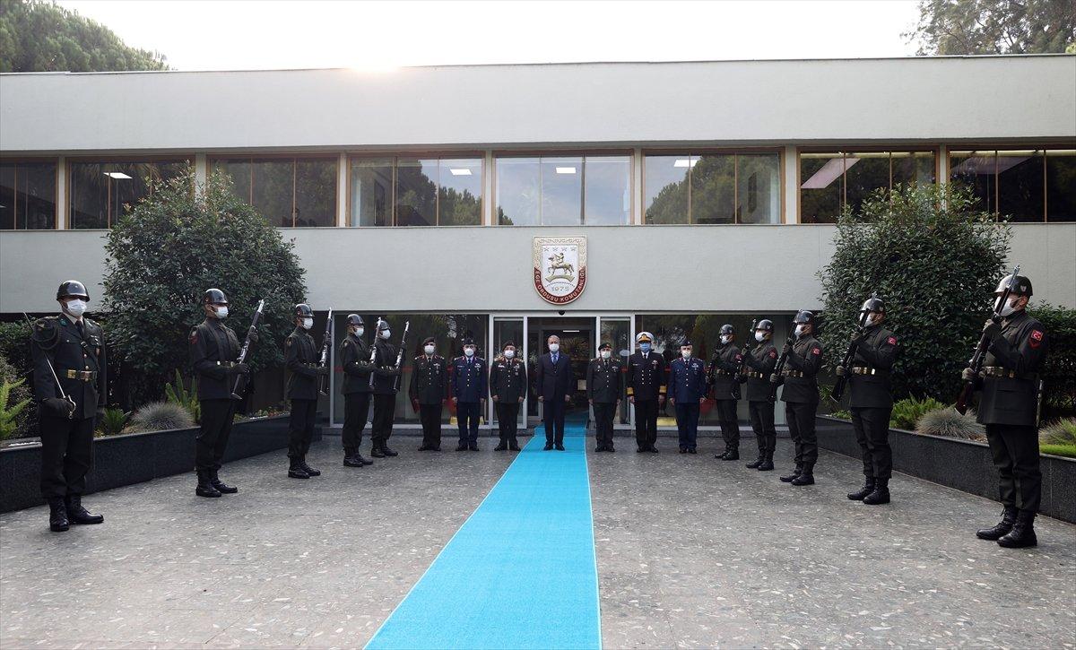 Hulusi Akar'dan, Ege Ordusu Komutanlığı'nda inceleme