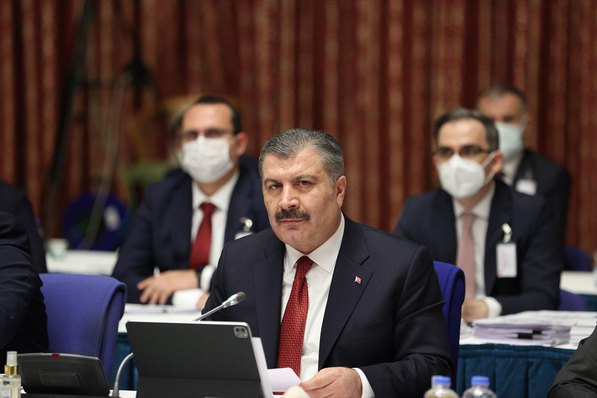 Sağlık Bakanı Koca'dan 40 bin sağlık personeli alımına dair ayrıntılar