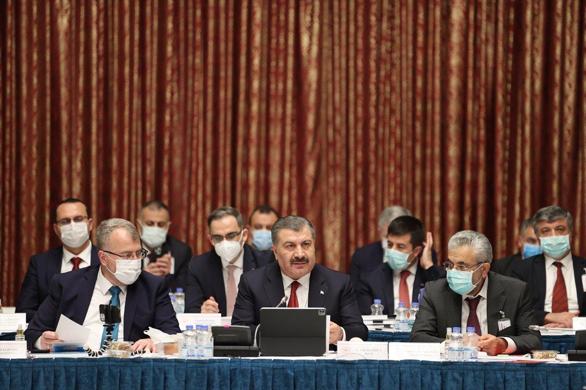 Sağlık Bakanı Koca'dan 40 bin sağlık personeli alımına dair ayrıntılar