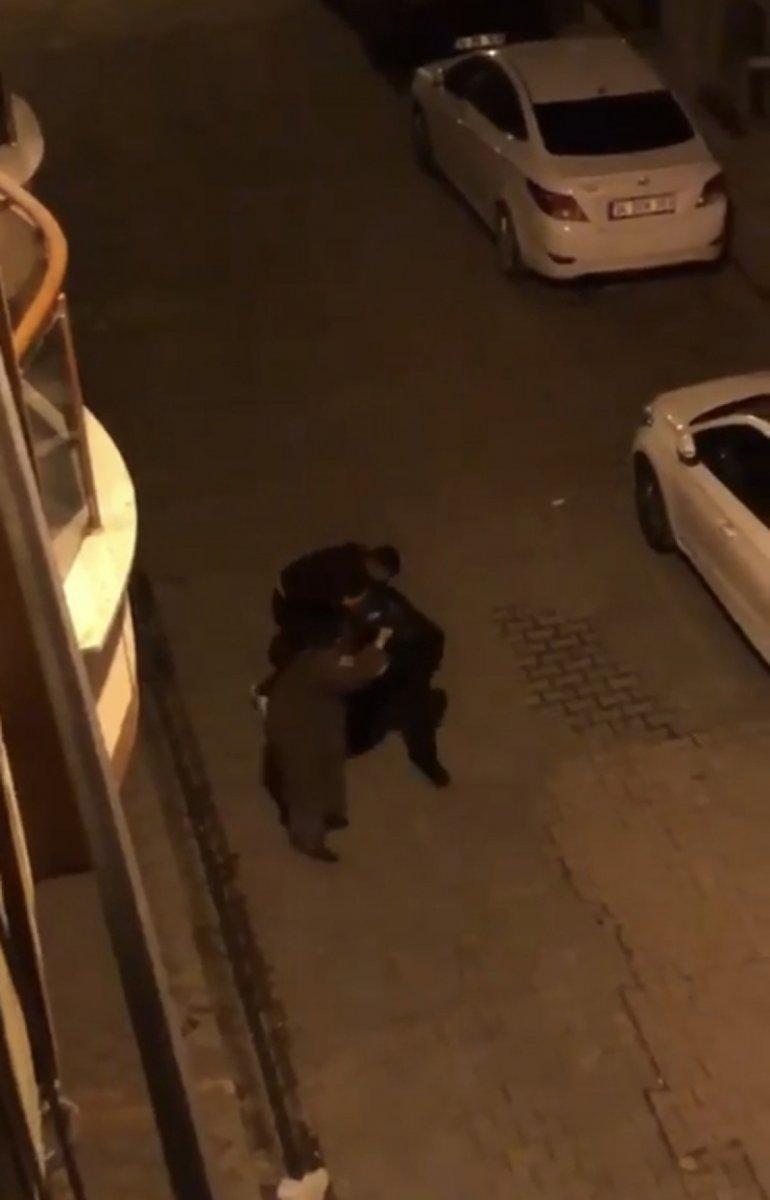 Sultangazi’de, babasını bıçaklayıp kaçtı