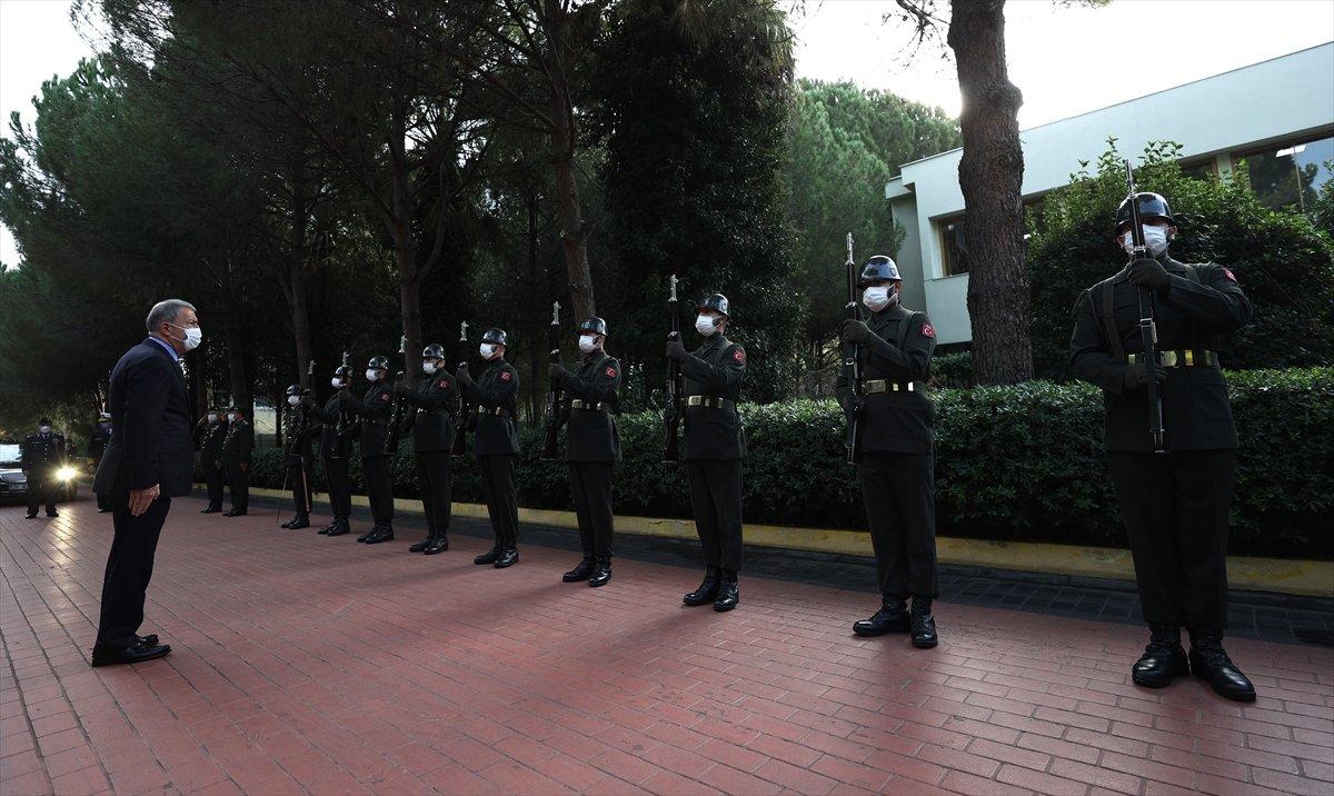 Hulusi Akar'dan, Ege Ordusu Komutanlığı'nda inceleme