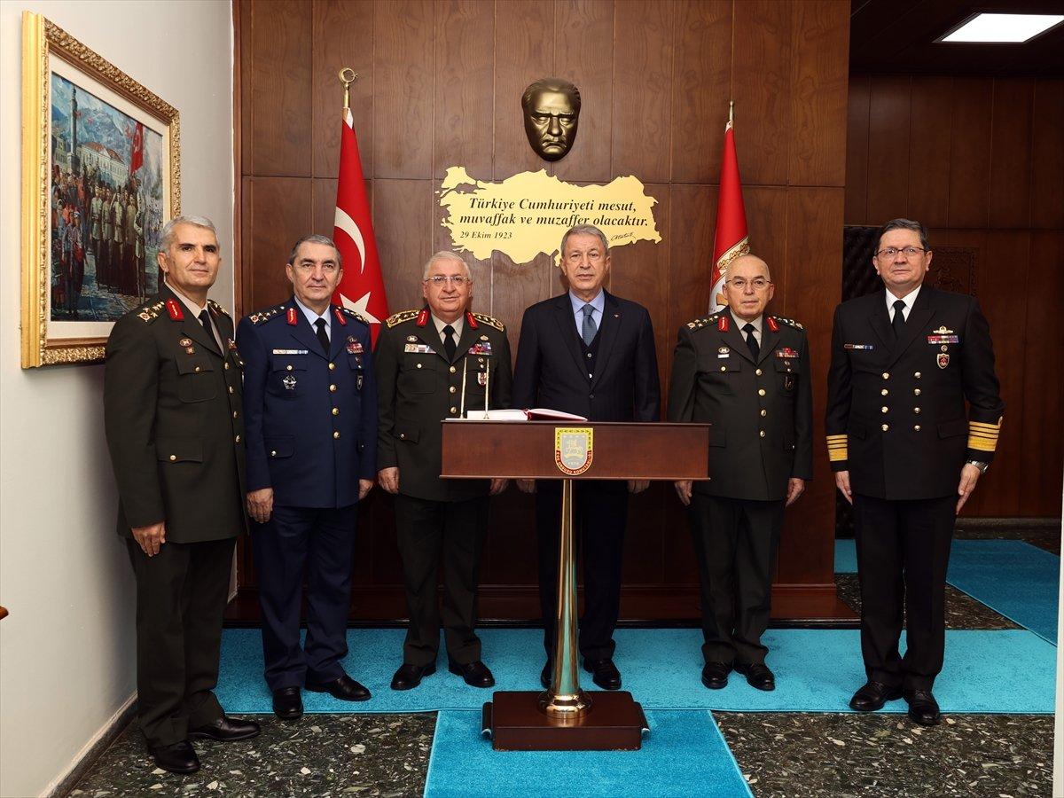 Hulusi Akar'dan, Ege Ordusu Komutanlığı'nda inceleme