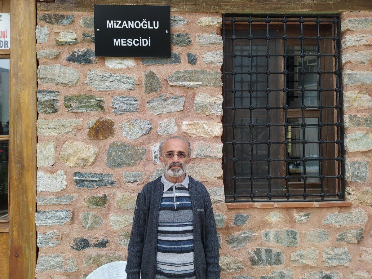 Bursa'da gökdelenlerin gölgesindeki 700 yıllık cami