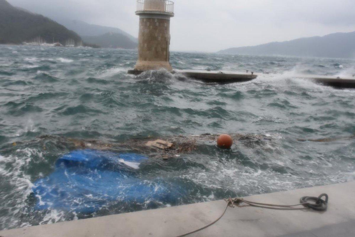 Muğla'da şiddetli rüzgar hayatı olumsuz etkiledi