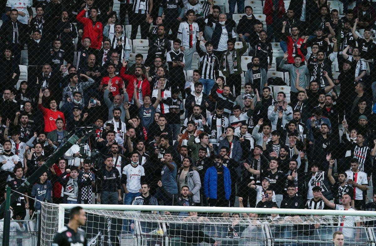 Beşiktaş taraftarından takıma tepki