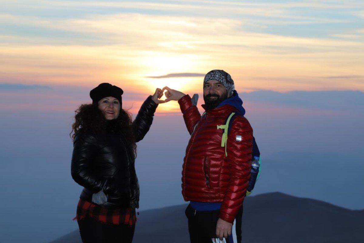 Nemrut Dağı sezonun son turistlerini ağırlıyor