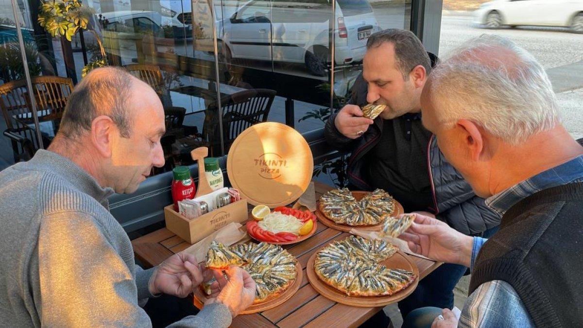 Düzce'de hamsili pizza yapıldı