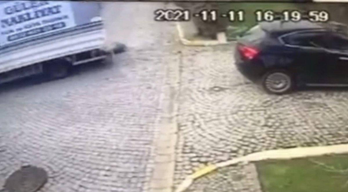 Sarıyer’de kamyonetin altına sürüklenen sürücü kamerada