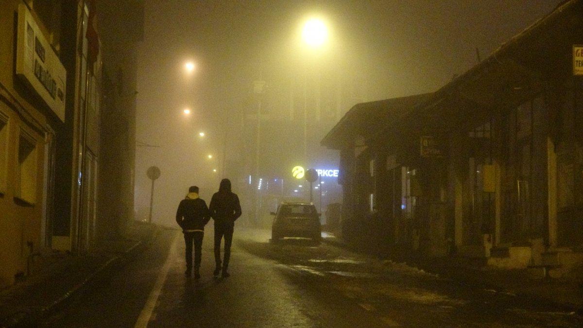 Ardahan'da sis görüş mesafesini etkiledi