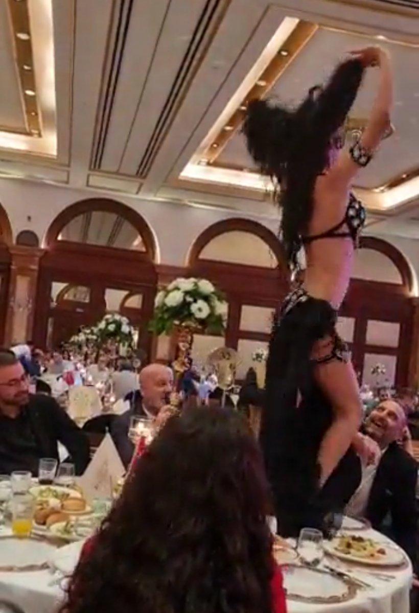 Züccaciyelerin organizasyonunda dansöz oynatıldı