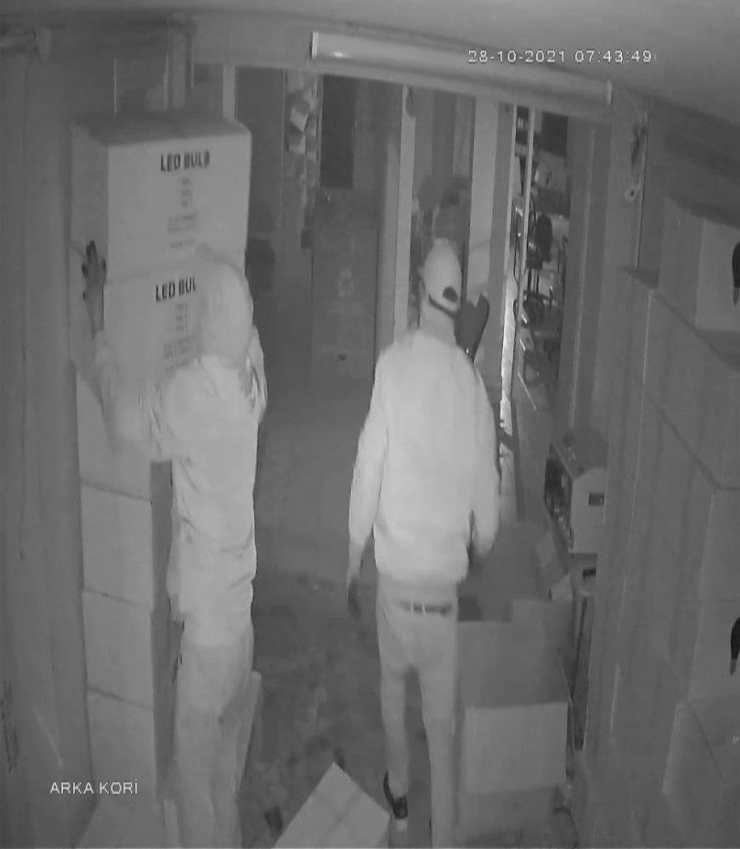 Ümraniye'de 10 bin adet led ampulü çalan hırsızlar, 80 bin liralık vurgun yaptı
