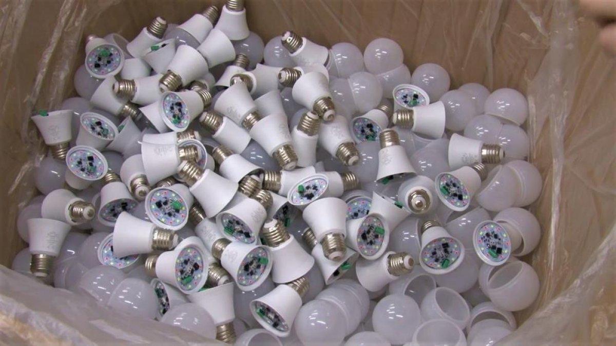 Ümraniye'de 10 bin adet led ampulü çalan hırsızlar, 80 bin liralık vurgun yaptı
