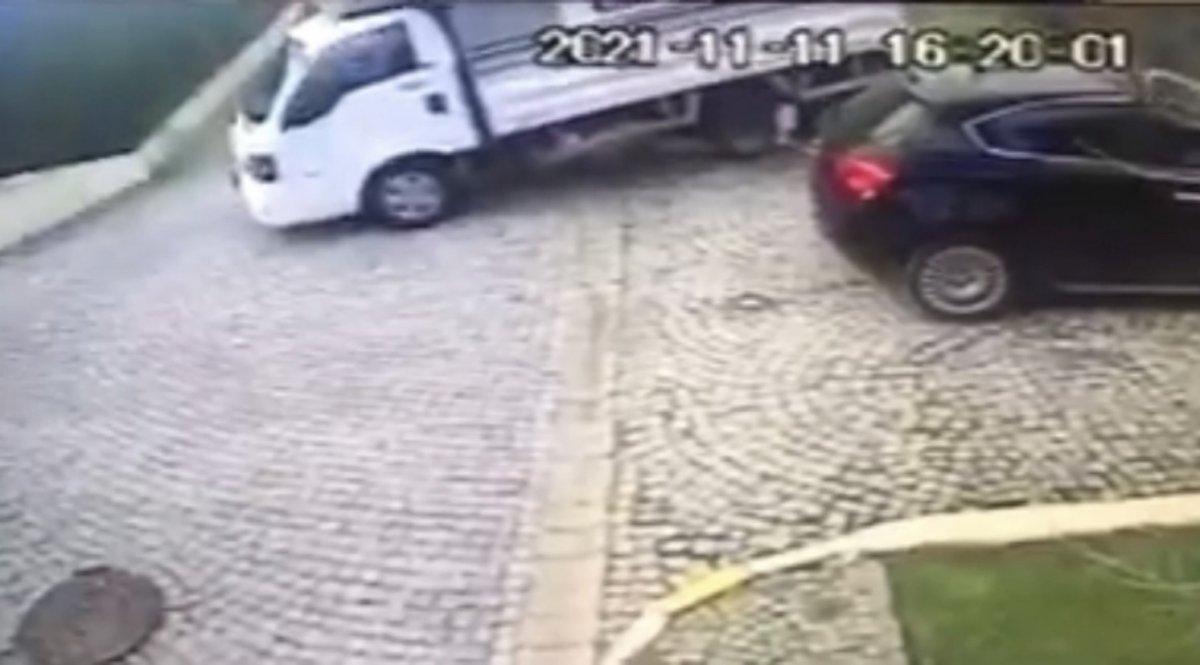 Sarıyer’de kamyonetin altına sürüklenen sürücü kamerada