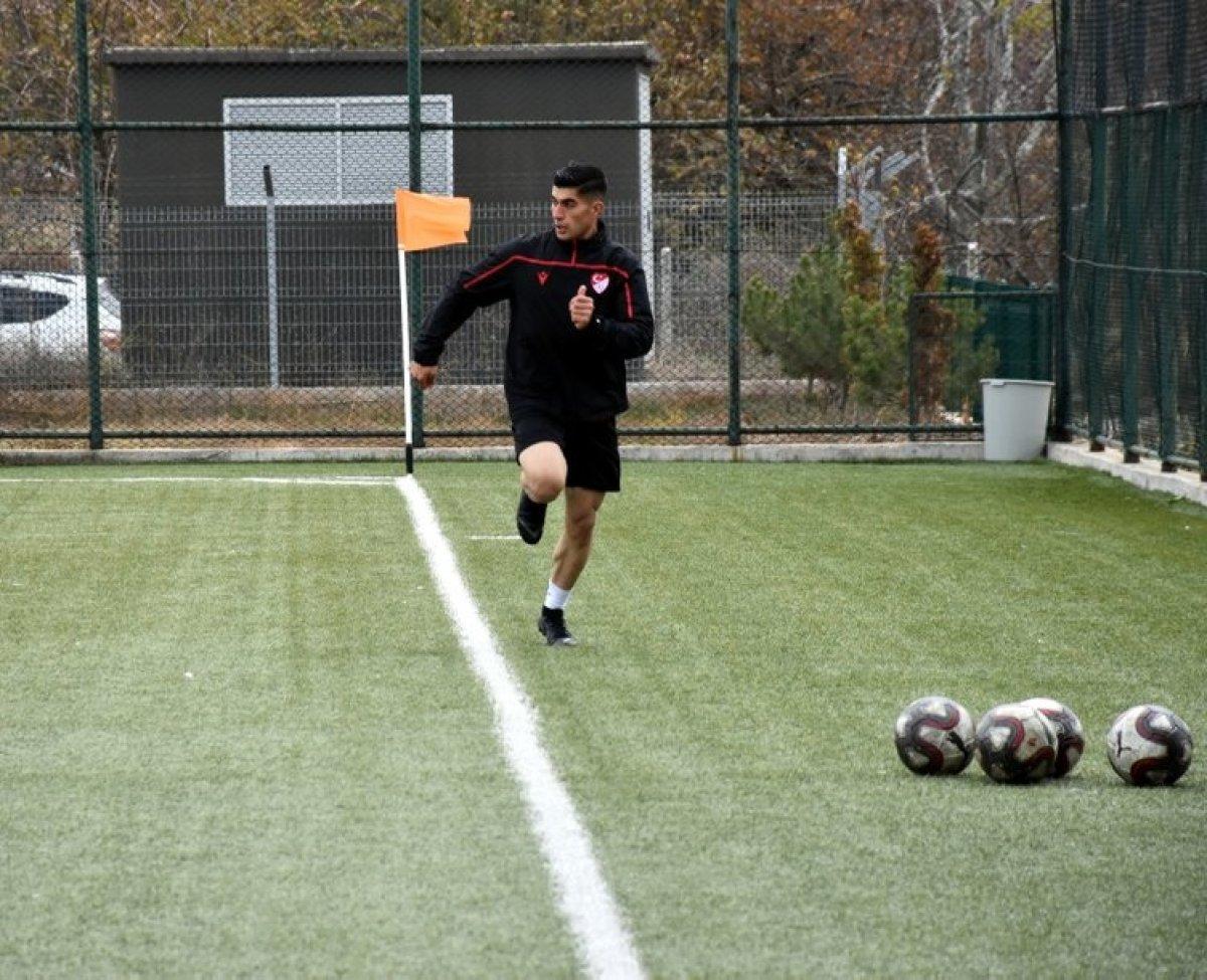 Kırıkkaleli Abdülkadir İleri hem hakemlik hem de hayvancılık yapıyor