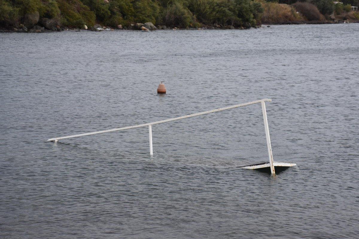 İzmir'de 2 tekne alabora oldu, balıkçılar önlem aldı