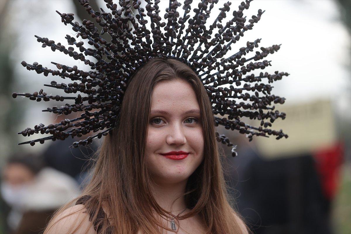 Edirne'de kahve ve çikolatadan yapılan elbise tanıtıldı