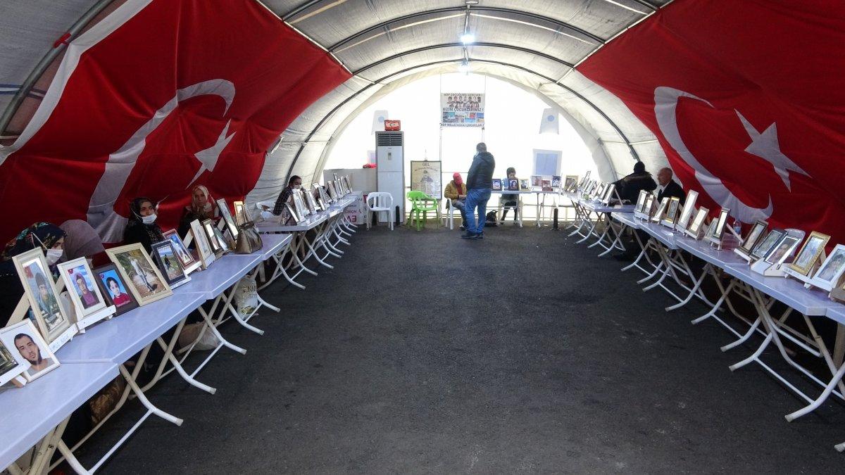 Evlat nöbetindeki baba: Evlatlarımızı kullanan Amerika, İngiltere ve Fransa’dır