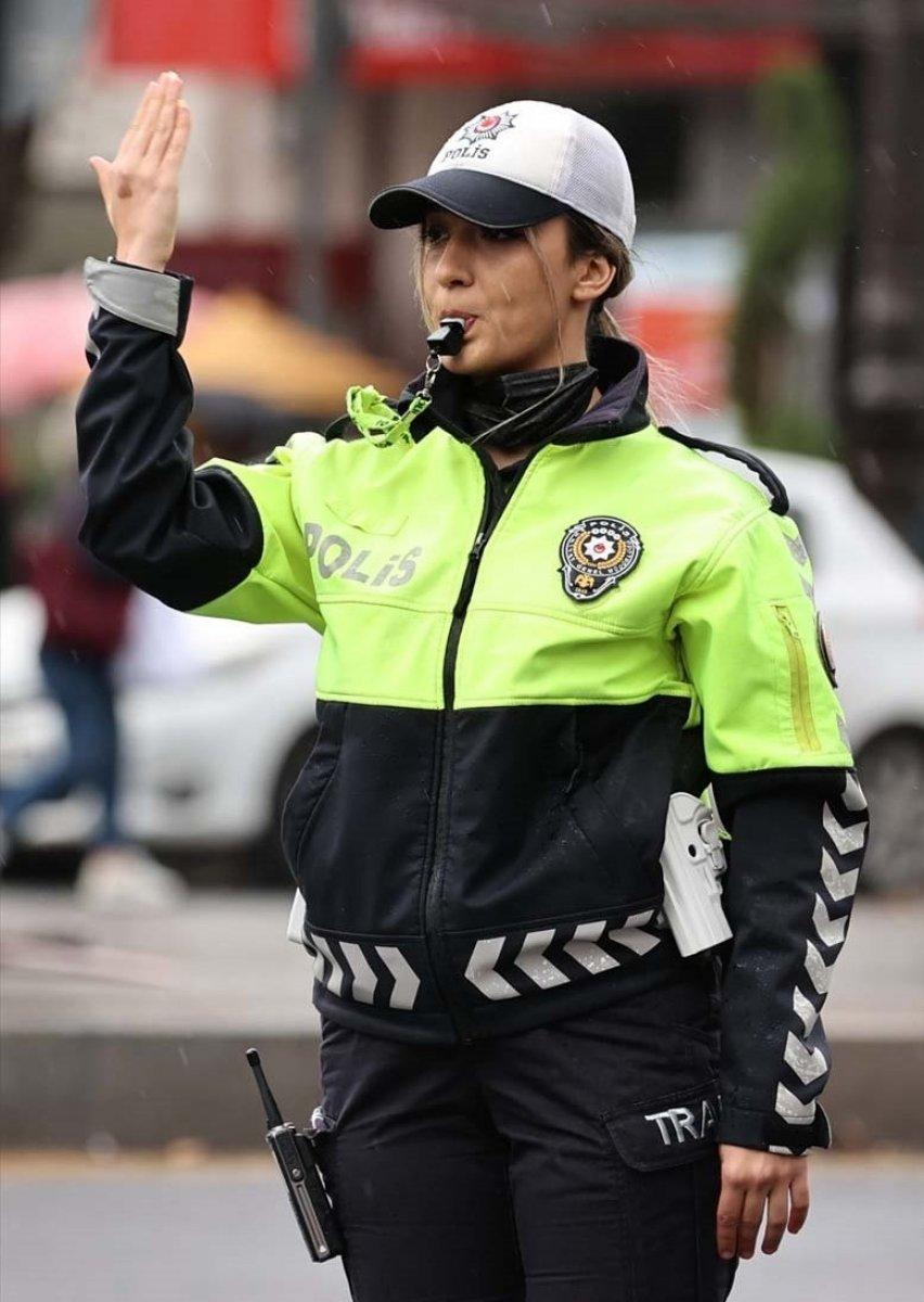 Ankara'nın kalbinde trafik güvenliği, kadın polislere emanet