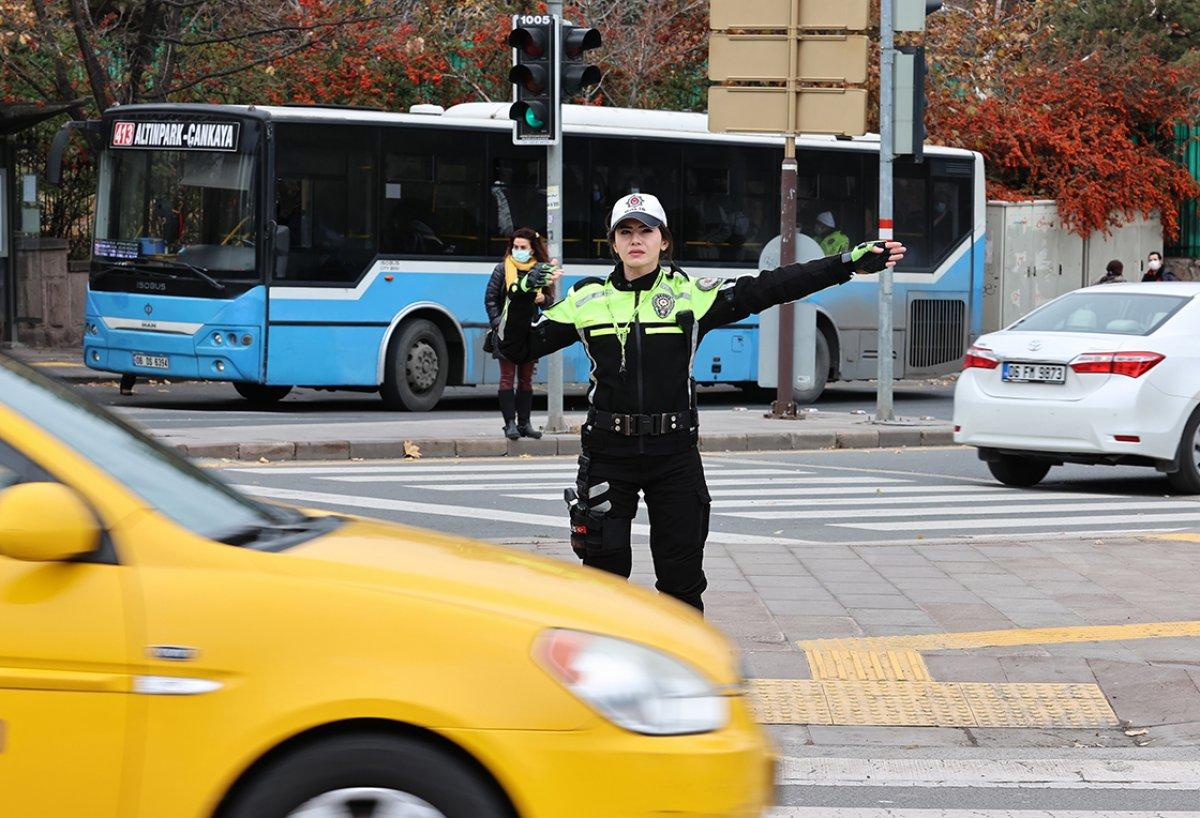 Ankara'nın kalbinde trafik güvenliği, kadın polislere emanet