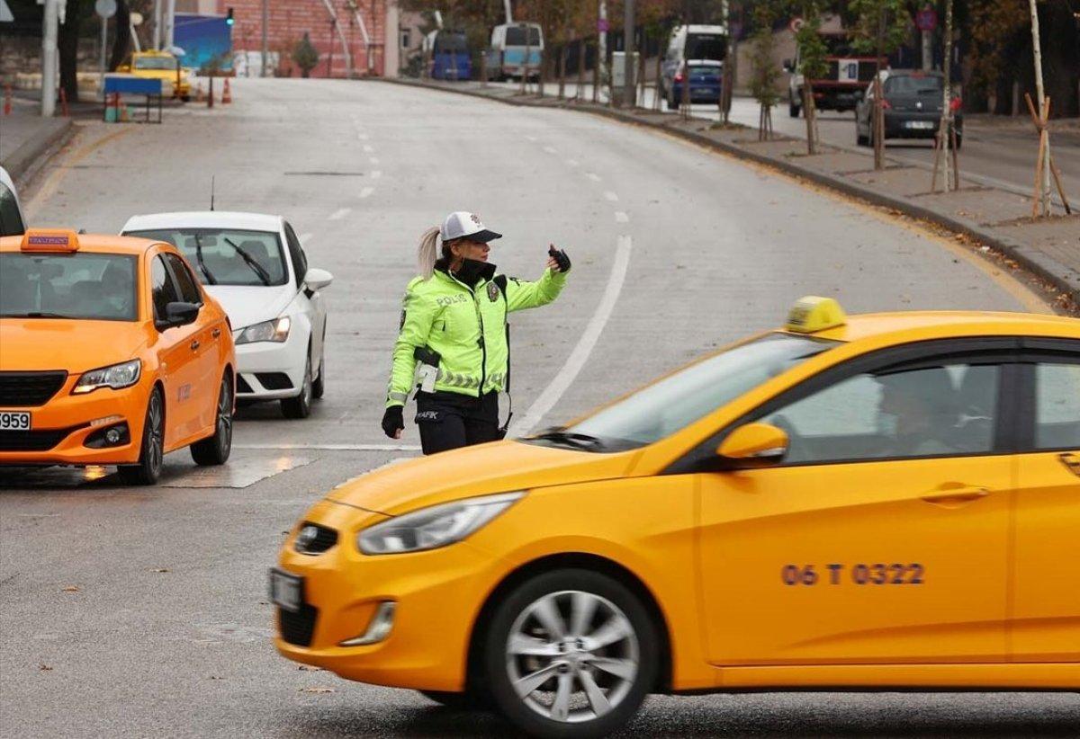Ankara'nın kalbinde trafik güvenliği, kadın polislere emanet