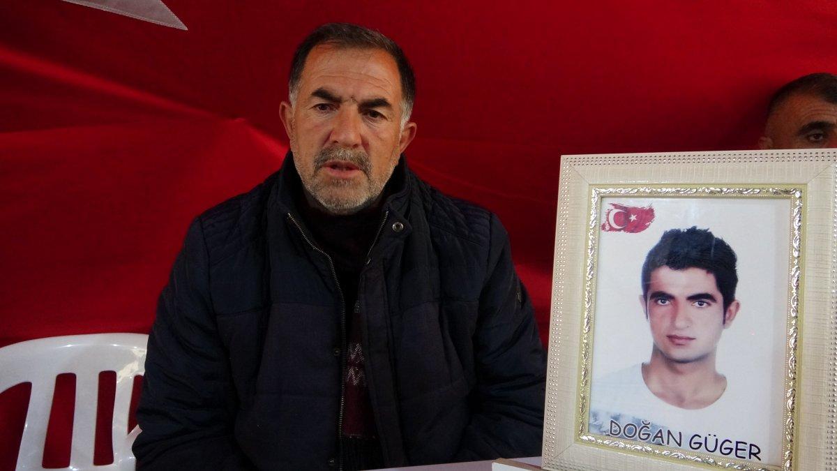 Evlat nöbetindeki baba: Evlatlarımızı kullanan Amerika, İngiltere ve Fransa’dır