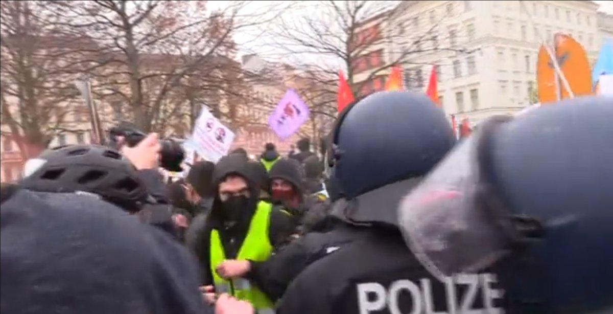 Almanya'da terör örgütü PKK yanlıları yürüyüş düzenledi