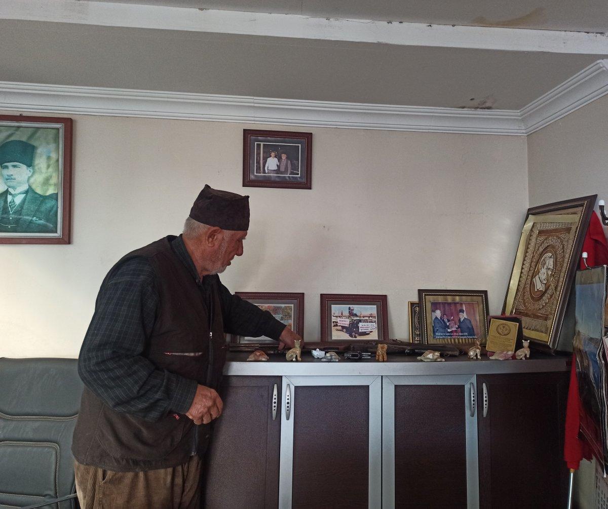 Kahramanmaraş'taki tamir ustası, sevgisini Atatürk heykelleriyle gösteriyor