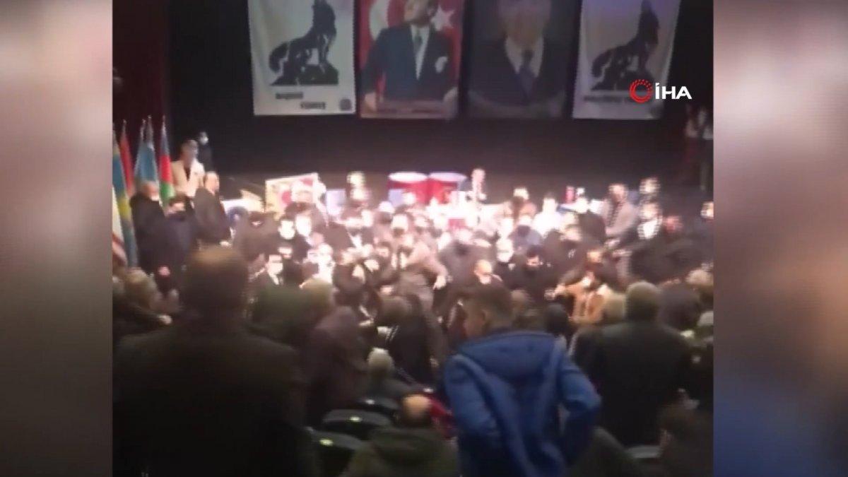 Alparslan Türkeş’i anma etkinliğinde kavga