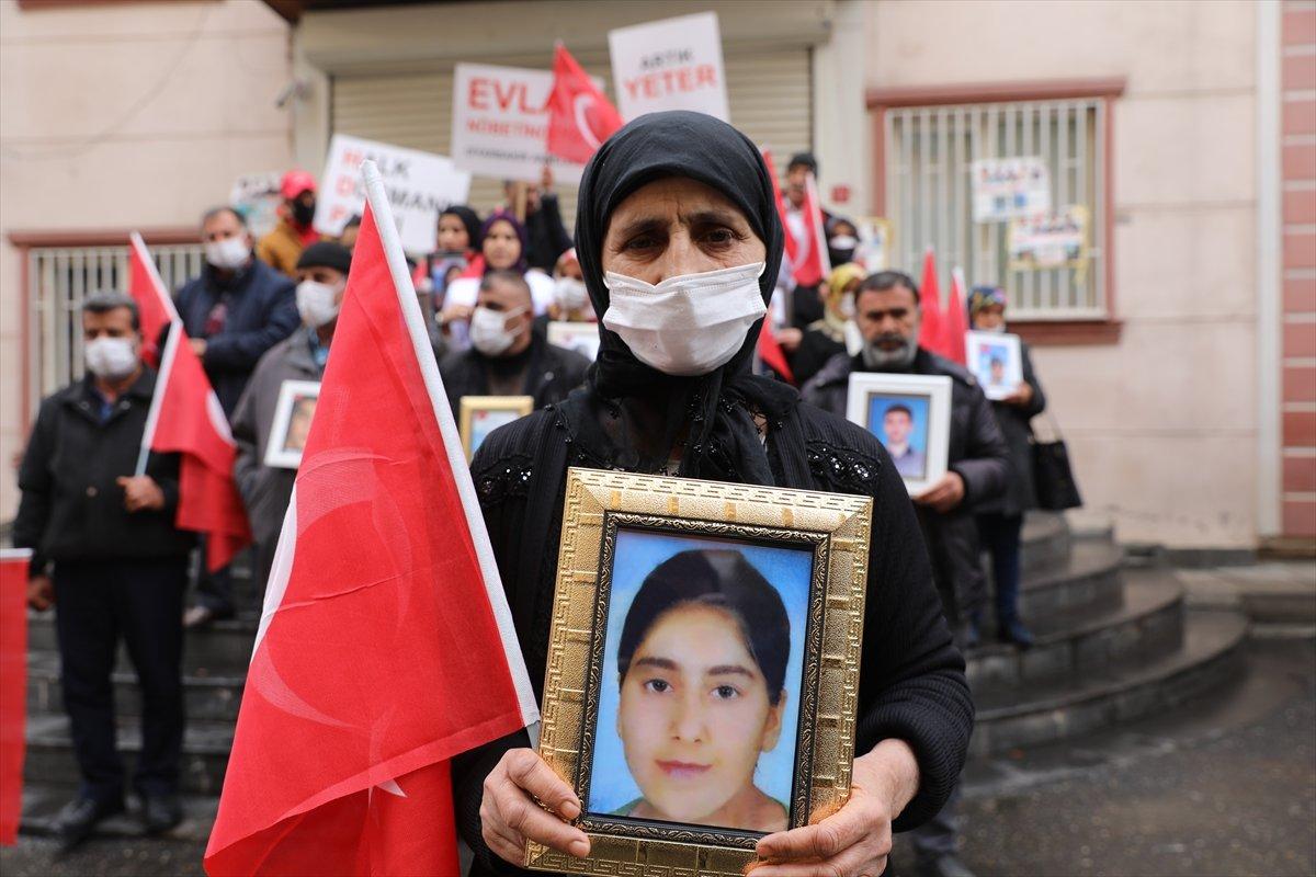 Diyarbakır annesi Esmer Koç'tan kızına teslim ol çağrısı