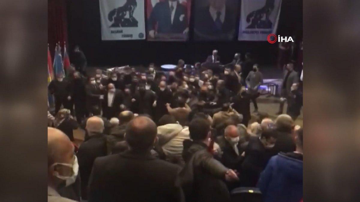 Alparslan Türkeş’i anma etkinliğinde kavga